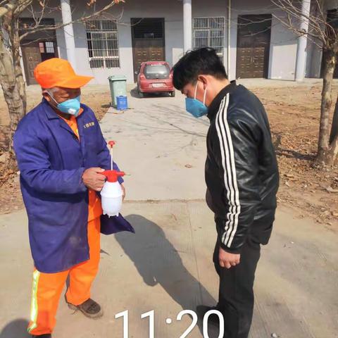 新乡县合河乡为切实做好“新乡冠状病毒肺炎”防控工作。我们坚持每天对垃圾桶、司机和垃圾车进行消毒。