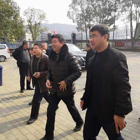 走访慰问贫困户   结对帮扶暖人心