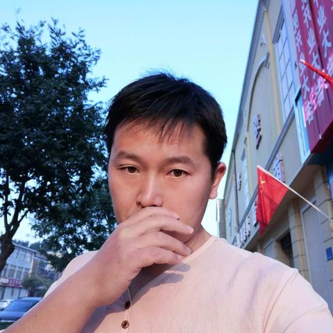 边走边看边想的清晨，今晨步行八千步，人不运动是虚度