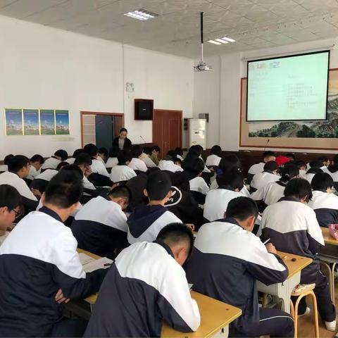 齐心协力共交流，听课评课促成长——南山区化学教研活动仲南中学站