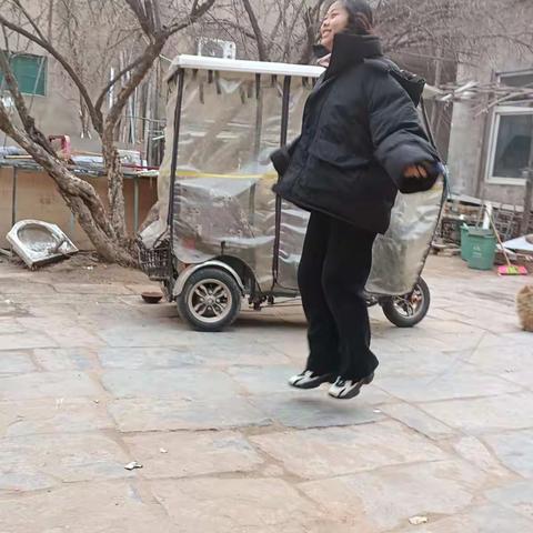 居家锻炼，强身健体，共抗疫情———高二2班疫情期间居家锻炼篇