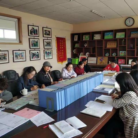 专业引领指方向 助力课改促发展    ——记张丽颖校长到耀华小学指导工作