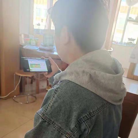 线上巡课促教学 云端引领助成长——记区数学教研员深入耀华小学线上巡课指导(一)