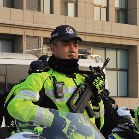 警民一家亲 “警”彩零距离——平桥区外国语小学参加“警营开放日”活动