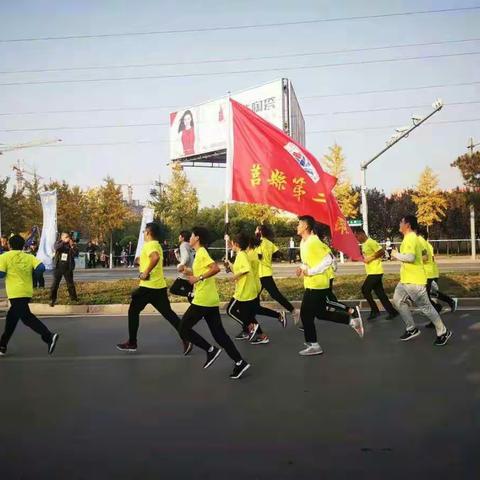 与祖国共奔跑——莒县二中师生在莒县国际马拉松比赛活动剪影