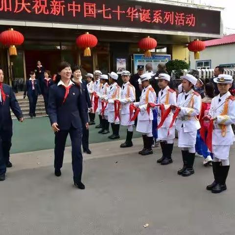 云环小学师生与退休教师共同庆祝祖国盛世华诞