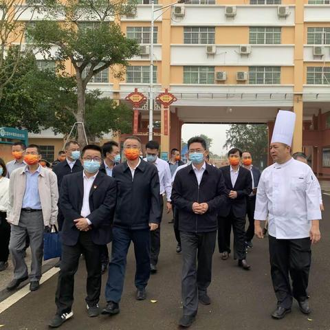 2022年3月7日上午在市委书记龙卫东的陪同下省人大常委会副主任、省总工会主席陆志远一行12人到我校进行调研