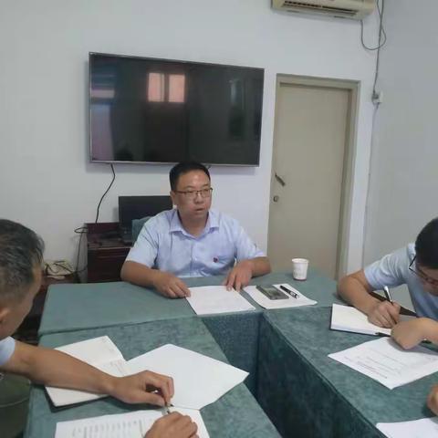 浉河联社党委委员、副主任吴亚鸿同志深入南湾信用社开展“不忘初心、牢记使命”主题教育活动