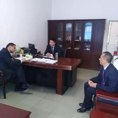 浉河联社党委委员、副主任吴山泉主持召开南湾信用社民主生活会