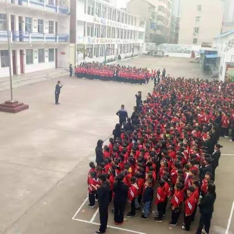 “防恐暴、防踩踏”安全演练