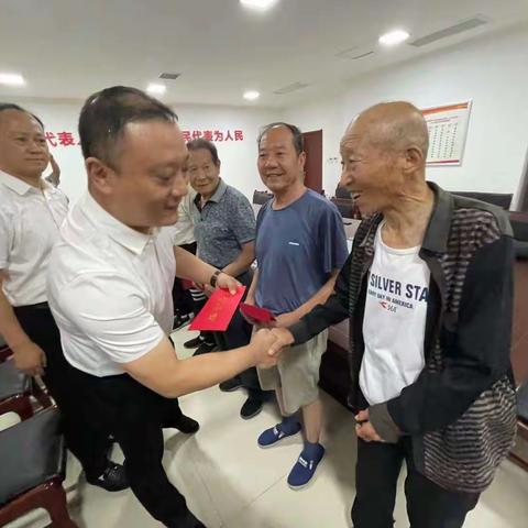 长延堡街道“七一”慰问困难党员暖人心