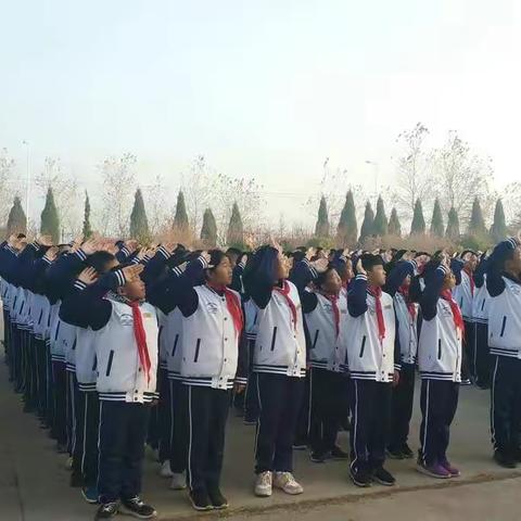 七年级文明出操，争做文明小先锋