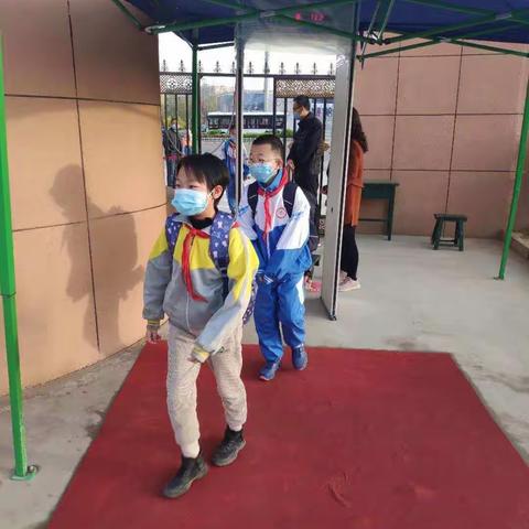 我们开学啦！靖远八中小学开学场景