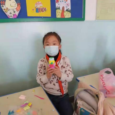 灵巧小小手，多彩大世界——二一班彩泥社团