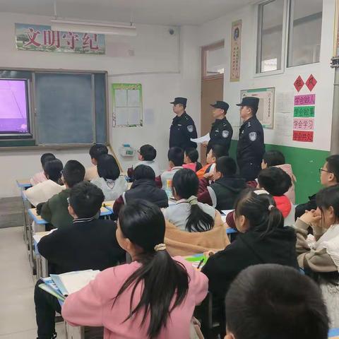 大手牵小手，共筑安全线——东阿县实验小学西校区六年级四班家长进课堂活动纪实