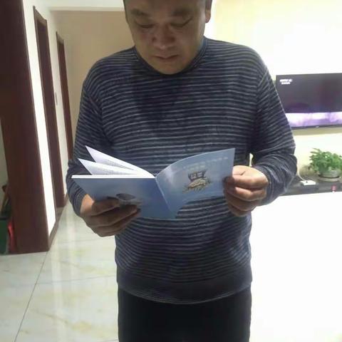 西宾街道燕都社区努力做好“扫黑除恶”宣传活动。