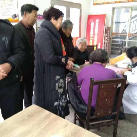 西岙村党群服务中心联合西岙“共享社，幸福里”开展家庭医生进万家义诊活动