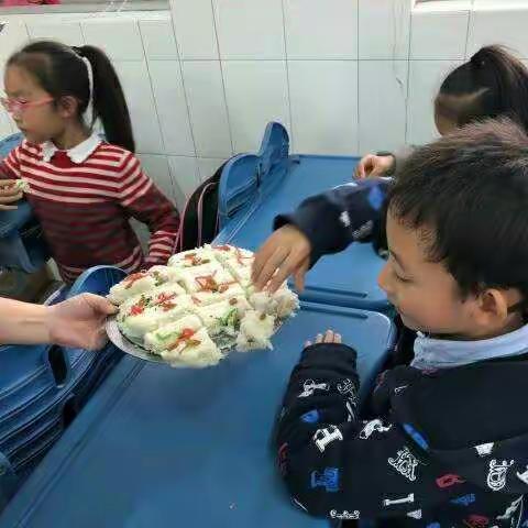 九九话重阳，感恩在我心――龙小一（9）班重阳主题活动