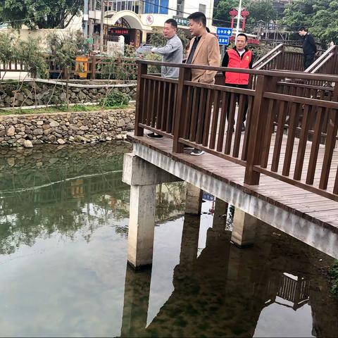 —爱护河湖，人人有责。美丽河湖，人人共享。