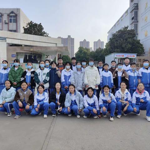 学雷锋精神 做时代新人   郾城区初级实验中学开展“学雷锋  我先行”活动月主题教育实践活动