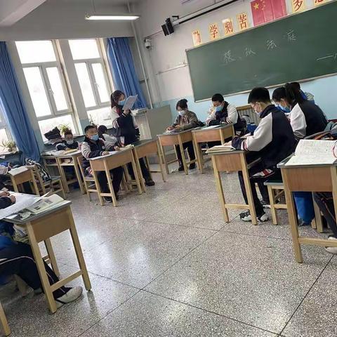 乌鲁木齐市第七十七中学八年级1班     模拟法庭活动