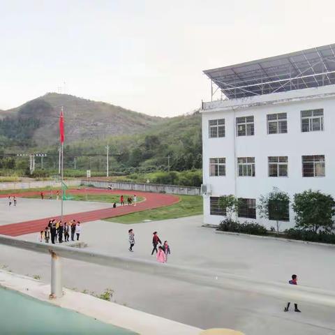 让文明的气息洋溢在校园的每个角落
