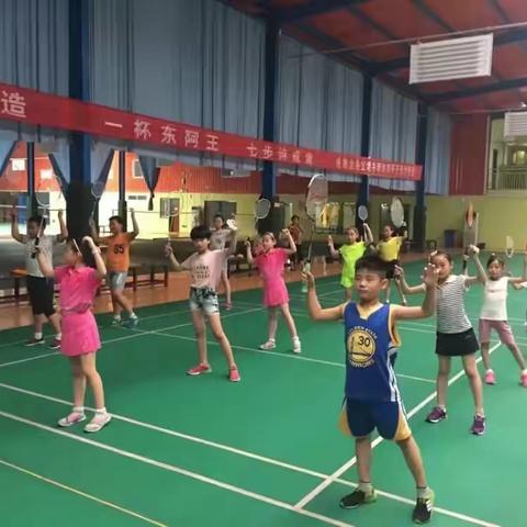 阳光羽毛球体能暑期专业培训