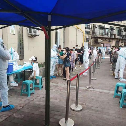 “凝心聚力 共抗疫情”—新华街道康乐社区开展全员核酸检测