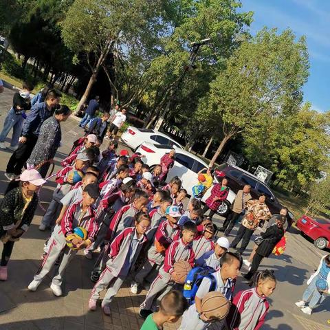 文山市第五小学2019级一(7)班“找秋天，乐成长”社团活动