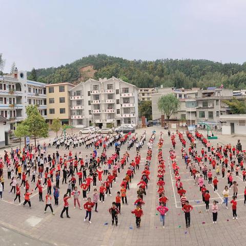 阳光大课间 朝气满校园——记扬芬中心小学大课间评比活动