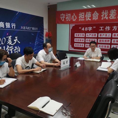 马栏广场支行深入某民办高中开展金融产品批量外拓宣传营销工作