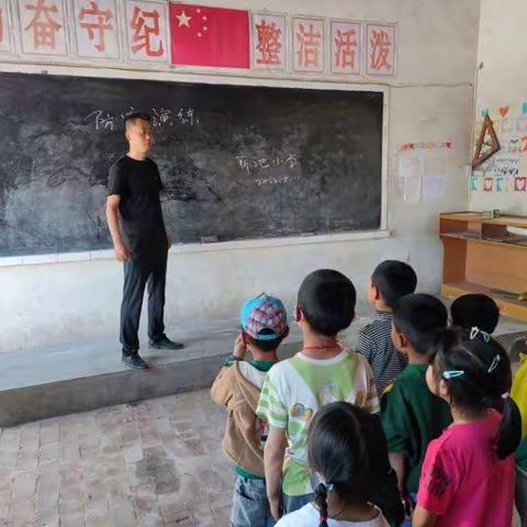 新池小学地震应急演练