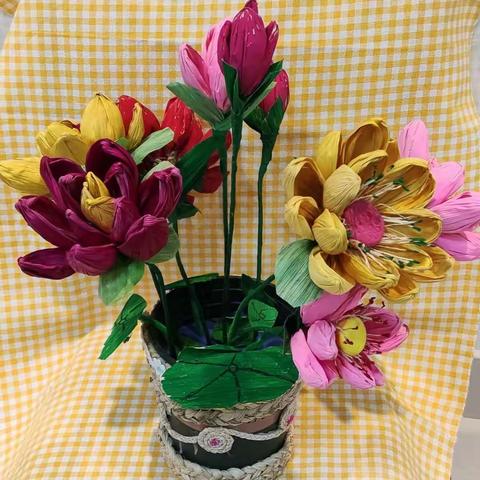 玉米皮遇上我，如此高雅脱俗”——平阴县洪范池镇中心幼儿园教师手工制作比赛