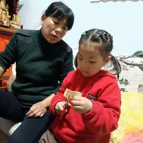 “巧用农作物 趣味小制作”亲子活动小记