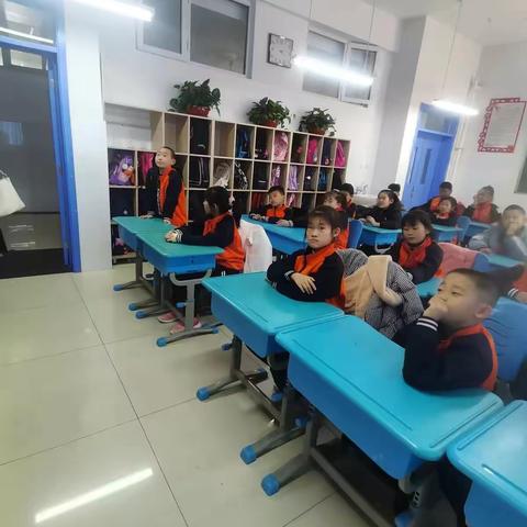 黄色安全行动“大手拉小手燃气安全一起走” 2018级5班主题活动