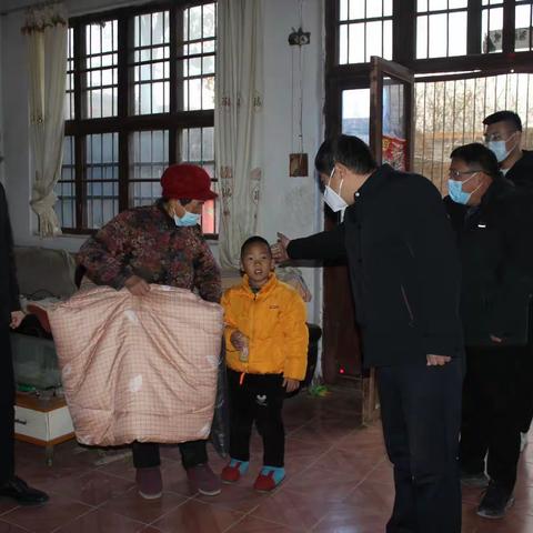 卫辉市民政局开展“关爱你我他 温暖千万家”活动