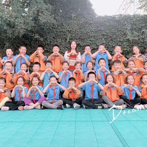 “好习惯伴我成长——古诗背诵我能行”四年一班主题班队会