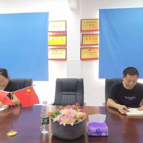 为党旗增辉 为党徽添彩 为人民服务--乌林镇镇直小学八月份党日活动