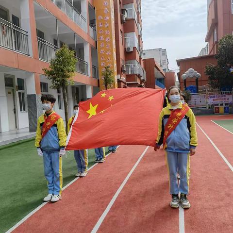 《缅怀革命先烈，继承光荣传统》—源汇区实验小学清明节主题升旗仪式