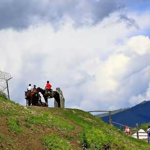 那山，那水，那云，那草原