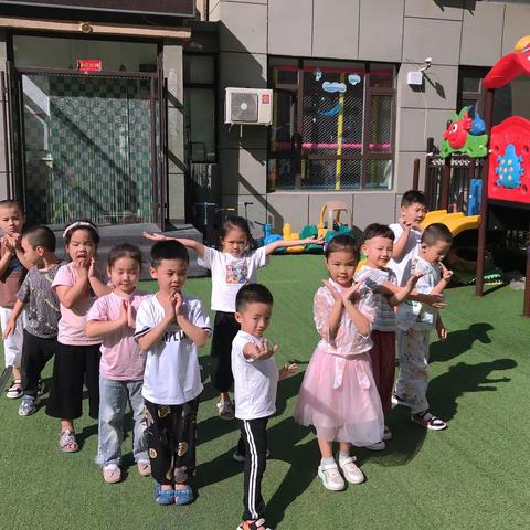 青草地幼儿园学前班7月第二周学习的部分内容