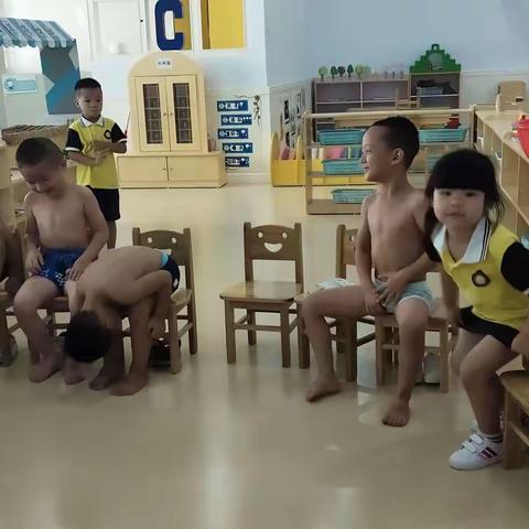 夏日戏水正当时——华英幼儿园中班戏水活动分享