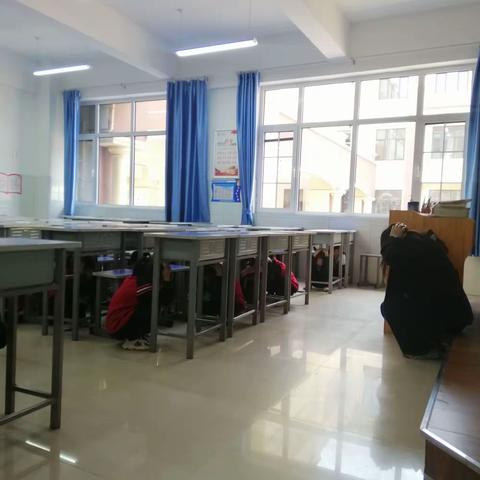 迁西县第六小学防震逃生演练简讯