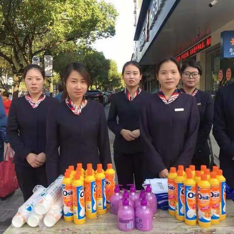 金华银行开发区东苑支行银联“云闪付”进社区