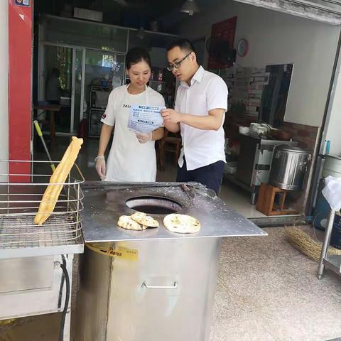 开发区绿园嘉苑社区支行深入东阳街沿街商铺宣传