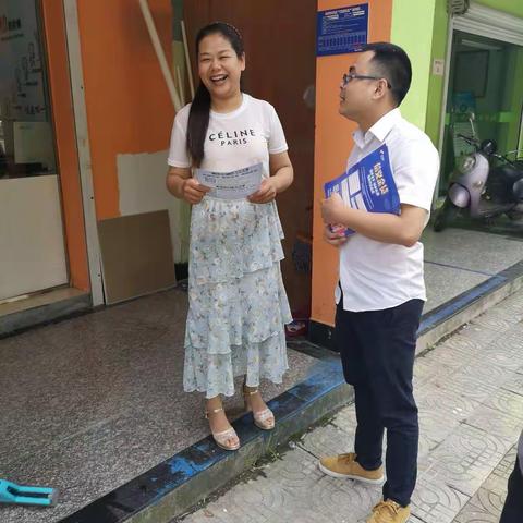 “深化三服务、普惠千万家”开发区绿园嘉苑社区支行双汇路沿街商铺宣传