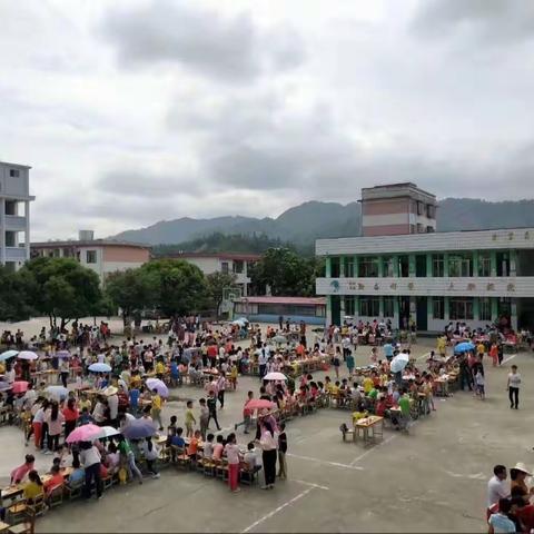 板榄镇中心小学"今天我当家"跳蚤市场活动