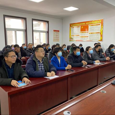 许昌市园林绿化中心集中观看全国脱贫攻坚总结表彰大会