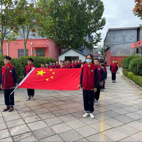 创满意教育，向群众汇报！——中心小学五年级一班