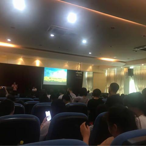 做一名符合时代要求的合格教师——2018年海口市初、高中新岗教师集中培训班（2）